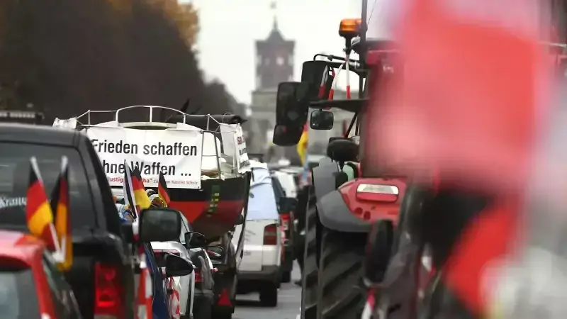 Berlin'de Binlerce Çiftçi Sürdürülebilir Tarım İçin Brandenburg Kapısı'nda