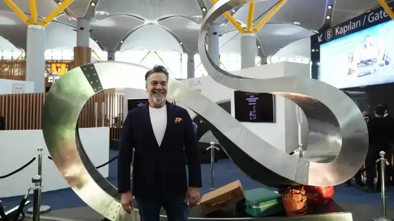 Beyazıt Öztürk'ün İlk Kişisel Sergisi İstanbul Havalimanı'nda Sanatseverlerle Buluştu