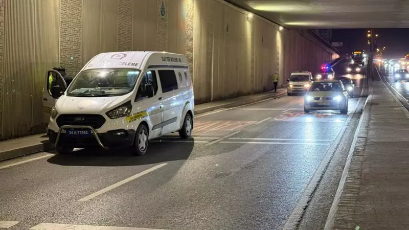 Beylikdüzü'nde Feci Kaza: Karşıdan Karşıya Geçen Kadın Servis Minibüsüne Çarpılarak Hayatını Kaybetti