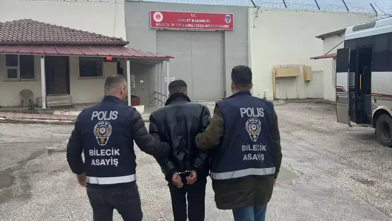 Bilecik'te Asker Kılığında Dolandırıcı: Yaşlı Çiftten 500 Bin Lira Altın Aldı