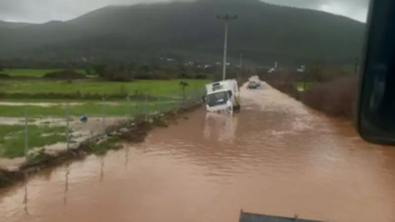 Birçok İlde Etkili Olan Sağanak Yağış Hayatı Olumsuz Etkiledi: Araçlar ve Evler Sular Altında Kaldı