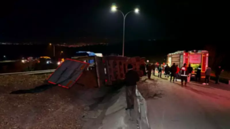 Bursa'da Talaş Yüklü TIR'ın Devrilmesi Sonucu Sürücü Hayatını Kaybetti