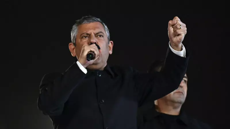 CHP Lideri Özgür Özel, Çekmeköy Mitinginde Ekonomik Eşitsizliği ve Yolsuzlukla Mücadeleyi Vurguladı