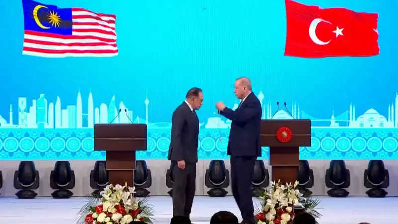 Cumhurbaşkanı Erdoğan'dan Malezya Başbakanı İbrahim'e Cumhuriyet Nişanı