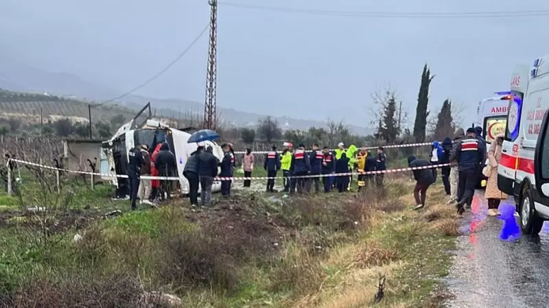 Denizli Buldan'da Memur Servisi Üzüm Bağına Uçtu: 25 Yaralı