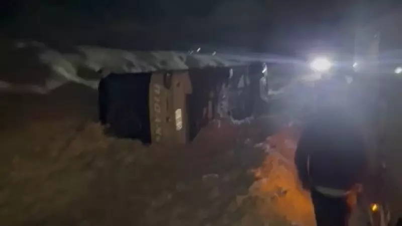 Diyarbakır'da Buzlanma: Otobüs Şarampole Devrildi, 4 Yaralı