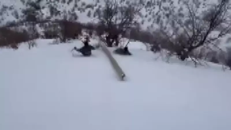 Diyarbakır'da Enerji İşçileri Karda Kayarak Sürüklendi, Faciadan Kıl Payı Kurtuldular