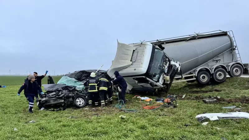 Edirne-Lalapaşa Karayolunda Feci Kaza: TIR'ın Hurdaya Çevirdiği Otomobilin Sürücüsü Hayatını Kaybetti