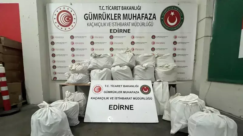Edirne'de Kapıkule'de İki Otomobilde 20 Kilodan Fazla Esrar Yakalandı