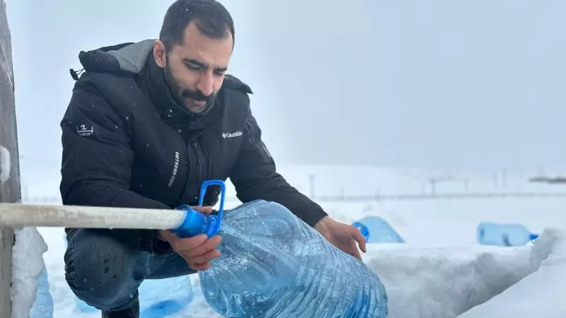 Erzurum'da Dondurucu Soğuklar Su Hatlarını Dondu, Vatandaşlar Bidonlarla Su Taşımak Zorunda Kaldı