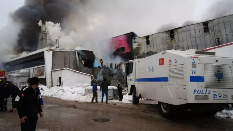 Erzurum'da Mobilya Fabrikasında Büyük Yangın: 5 Yaralı