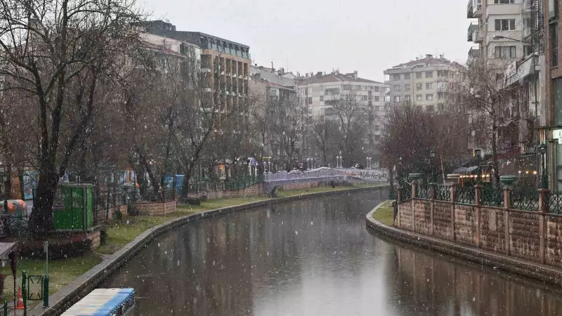 Eskişehir'i Beyaza Bürüyen Kar Yağışı Muhteşem Manzaralar Oluşturdu
