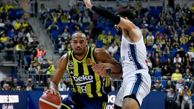 EuroLeague'de İlk Yarı: Fenerbahçe Yükselişte, Anadolu Efes Krize Gömüldü