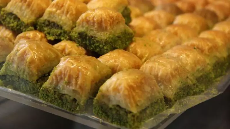 Ev Baklavası Tarifi: İncecik Yufkalar ve Çıtır Lezzetin Sırları