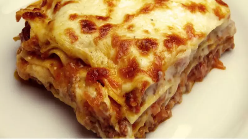 Evde Kolay Lazanya Tarifi: Nefis Kat Kat Lezzetin Sırları ve Malzemeleri