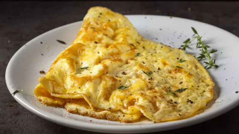 Evde Mükemmel Omlet Yapmanın Püf Noktaları ve Tarifi