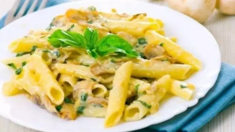 Evde Pratik Kremalı Makarna Tarifi: Malzemeler ve Yapım Aşamaları