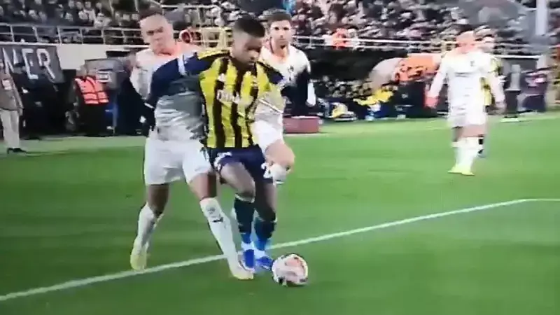 Fenerbahçe'de Penaltı Tartışması: Alanyaspor Maçında VAR Kararı