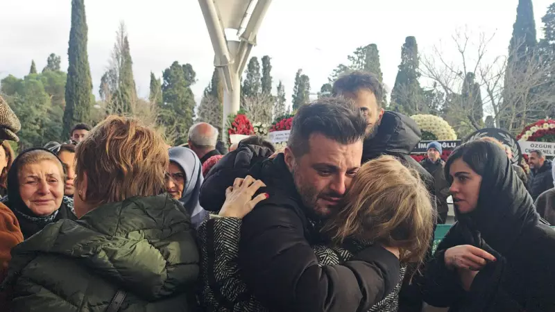 Gazeteci Candaş Tolga Işık'ın Babası Emin Işık Toprağa Verildi