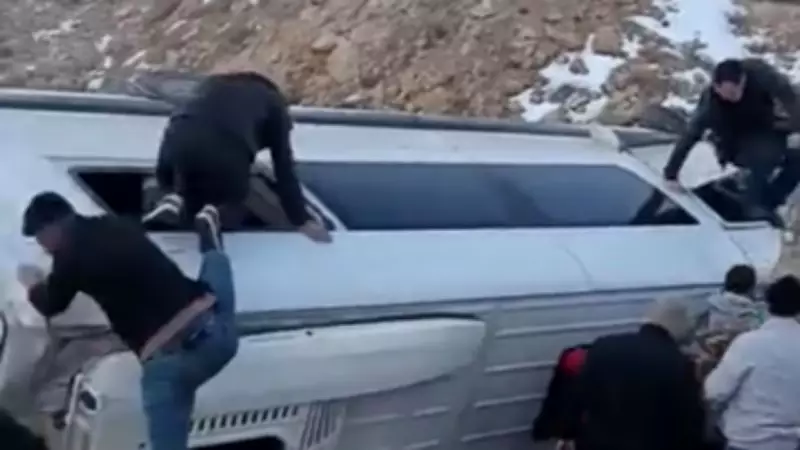 Gaziantep'te İşçi Servisi Devrildi: 10 Kişi Yaralandı