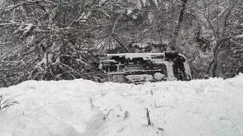 Gümüşhane'de Ambulans Kazası: Sağlık Çalışanları Tedbir Amaçlı Hastaneye Götürüldü