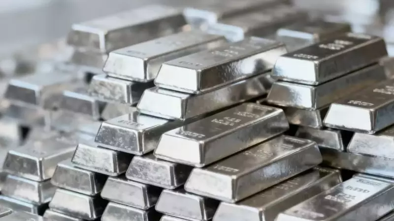 Gümüşün Onsu Tarihi Rekor Kırdı: 103,3 Dolar Seviyesine Ulaştı
