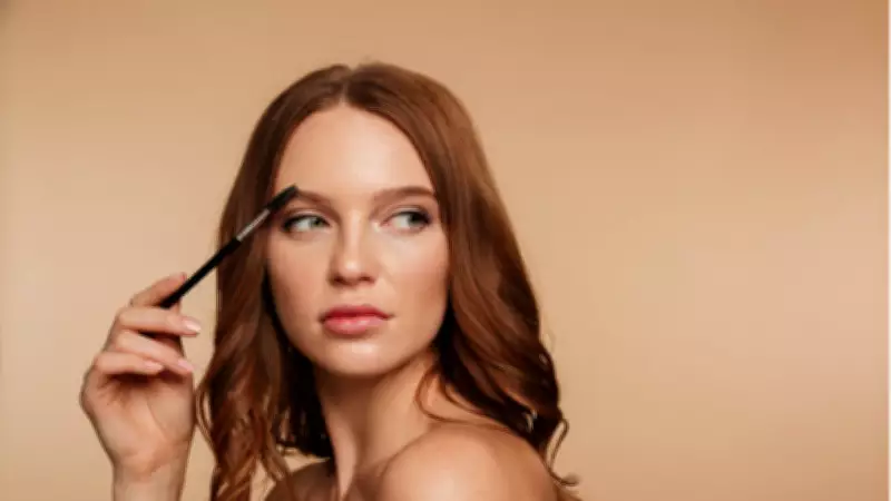 Günlük Makyaj Nasıl Yapılır? Evde Doğal ve Kalıcı Görünümün Püf Noktaları