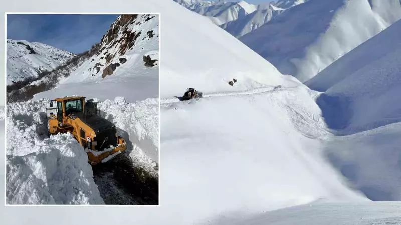Hakkari'de Kar Felaketi: 353 Yol Kapandı, Kar Kalınlığı 1,5 Metre