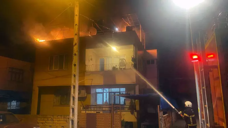 Hatay Payas'ta İki Katlı Evin Terasında Yangın: Kısa Süreli Panik Yaşandı