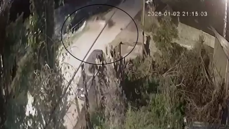 Hatay'da Otomobil Su Kanalına Uçtu: 3 Yaralı, Kaza Anı Kamerada