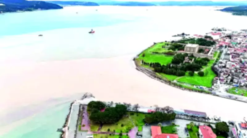 Şiddetli Sağanaklar Türkiye'yi Vurdu: Mersin, İzmir ve Manisa'da Taşkınlar