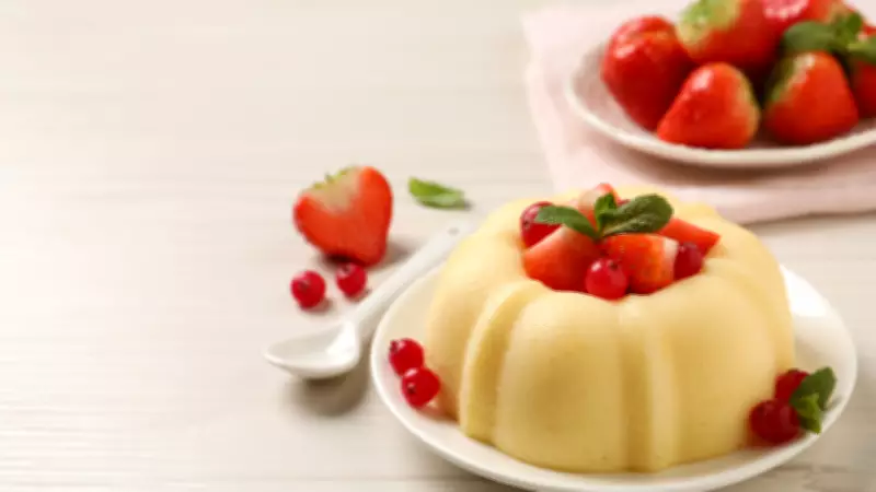 Çilekli İrmik Tatlısı Tarifi: Pratik ve Ferah Lezzetin Adımları