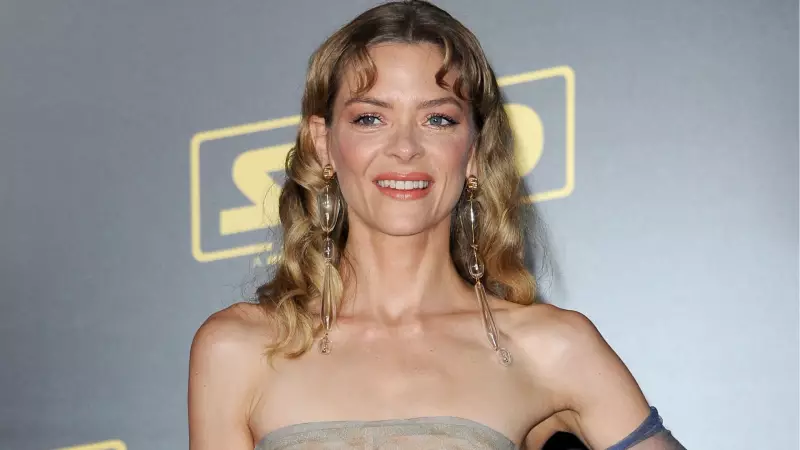 Jaime King İki Yılda İkinci Kez Boşanıyor: İhanet İddiaları Gizli Evliliği Sarsıyor