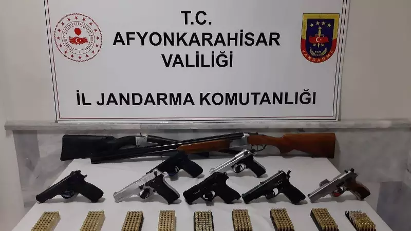 Jandarma Ruhsatsız Silah Operasyonu: 2 Gözaltı, 4 Tabanca Ele Geçirildi