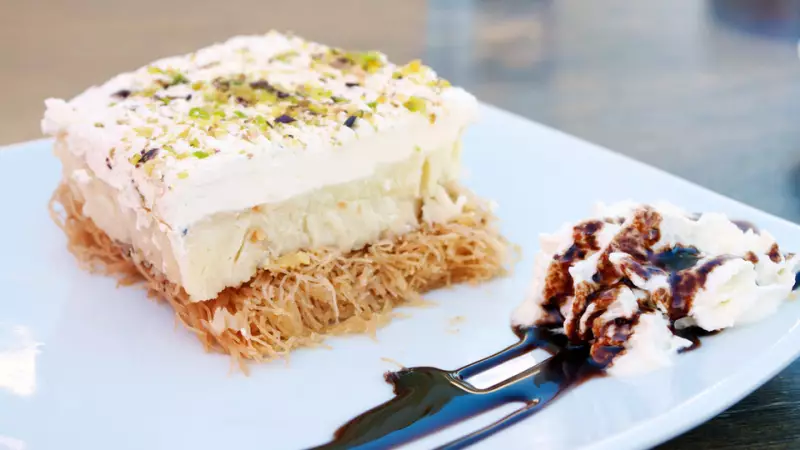 Kadayıflı Muhallebi Tarifi: Çıtır Kadayıf ve İpeksi Muhallebinin Muhteşem Uyumu