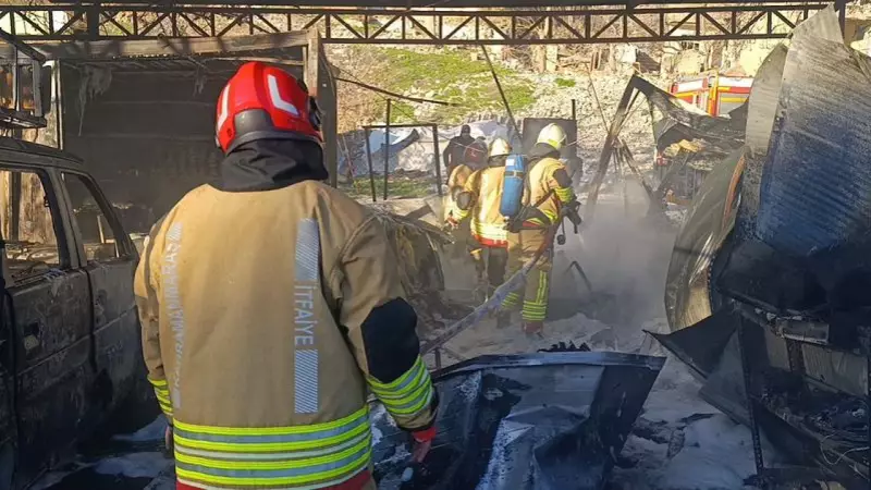 Kahramanmaraş'ta Konteyner Çarşı Yangını: 3 Konteyner ve 3 Araç Kullanılamaz Hale Geldi