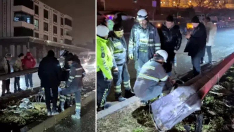 Kanuni Sultan Süleyman Bulvarı'nda Otomobil Refüje Çıkıp Elektrik Direğine Çarptı: 2 Yaralı