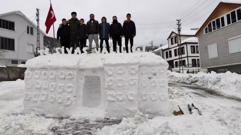 Kardan Kız Kulesi'nin Ardından Sivas Valiliği Binası da Karda Hayat Buldu