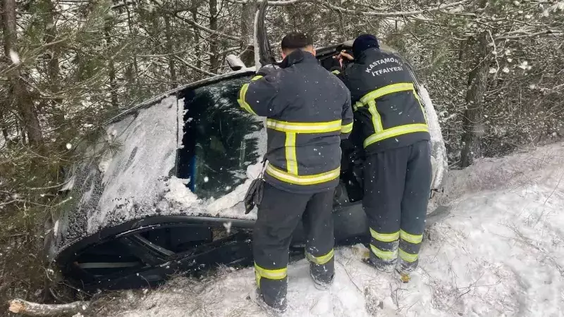 Kastamonu'da Otomobil Şarampole Yuvarlandı: 2 Yaralı