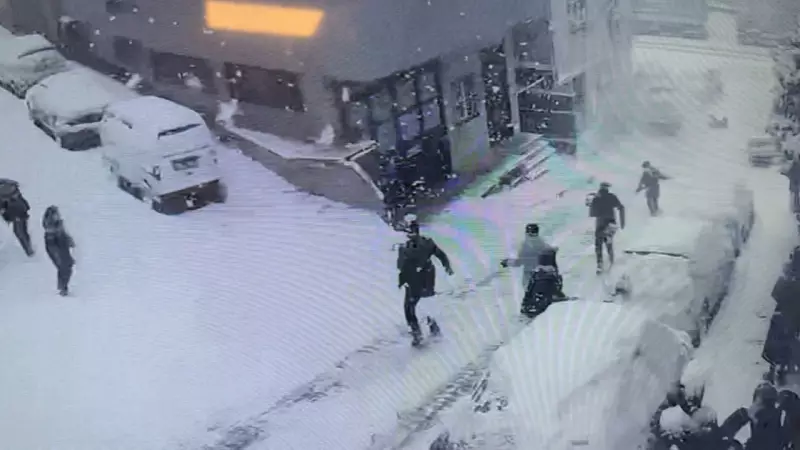 Kağıthane'de Kar Topu Oynayan 2 Çocuğa Çarpıp Kaçan Sürücü Tutuklandı