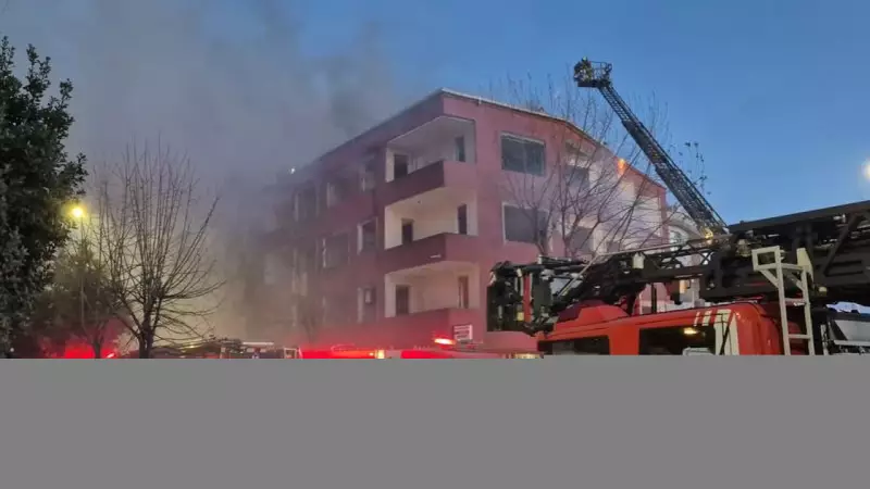 Küçükçekmece'de Boş Binada Çıkan Yangın İtfaiye Müdahalesiyle Söndürüldü