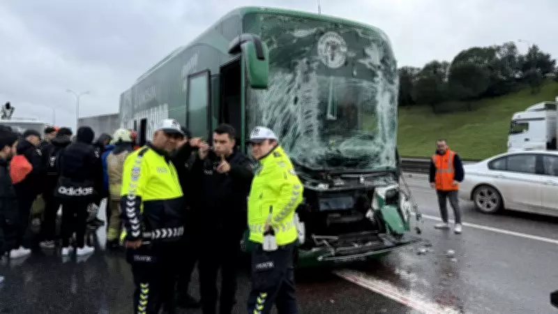 Konyaspor U-19 Takım Otobüsü TEM Otoyolu'nda Kaza Yaptı: 3 Yaralı