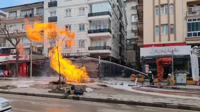 Kırıkkale'de Doğal Gaz Patlaması: 1 İşçi Yaralandı, İş Yerinde Yangın Çıktı