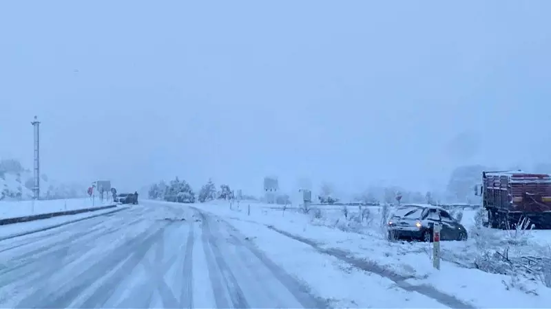 Kütahya'da Kar Yağışı: Güzellik ve Tehlike Bir Arada
