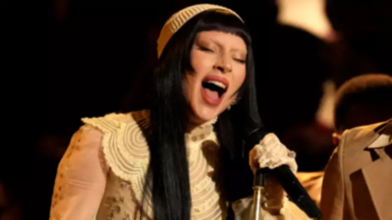 Lady Gaga ICE Polisinin Şiddet Eylemlerine Tepki Gösterdi: 'Huzura Geri Dönmeliyiz'