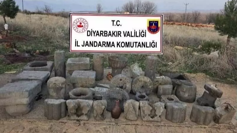 Lice'de Tarihi Operasyon: 35 Eser ve 1 Testi Ele Geçirildi