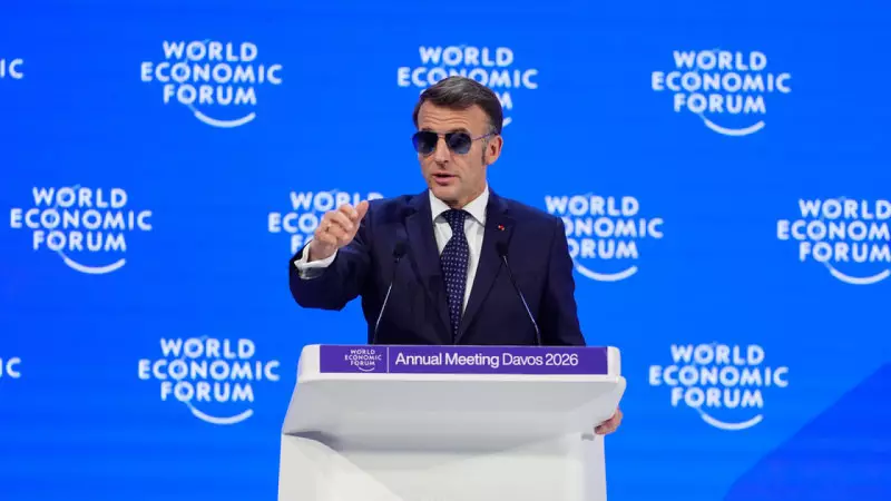 Macron'un Davos'taki Güneş Gözlüğü: Göz Sağlığı Sorunu mu, Stil Tercihi mi?