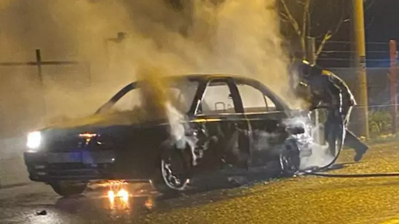 Manisa'da Seyir Halindeki Araç Alev Aldı: 43 Yaşındaki Sürücü ve 2 Kişi Son Anda Kurtuldu