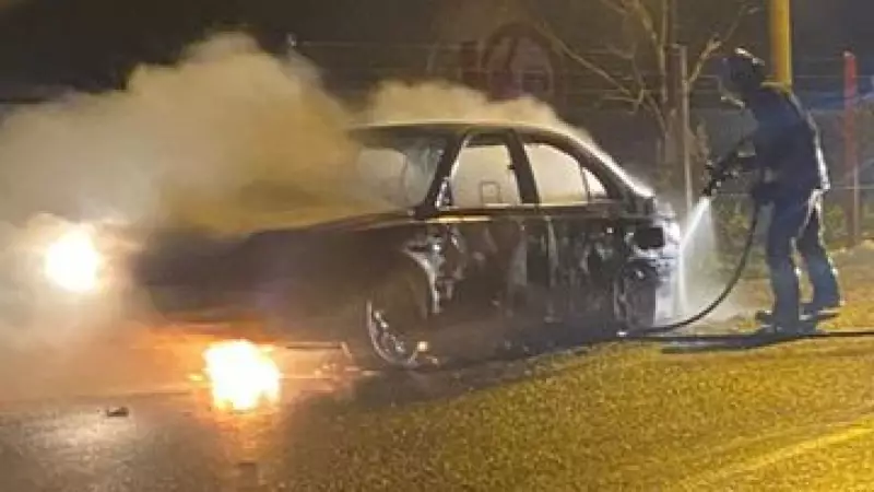 Manisa'da Seyir Halindeki Otomobil Alev Aldı: 43 Yaşındaki Sürücü ve 2 Yolcu Son Anda Kurtuldu