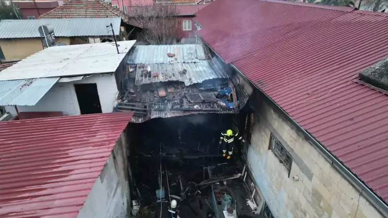 Mersin'de İki Katlı Evde Çıkan Yangın İtfaiye Ekiplerinin Müdahalesiyle Kontrol Altına Alındı